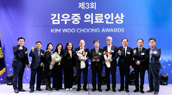 △ 정윤석 교수(왼쪽에서 일곱번째)