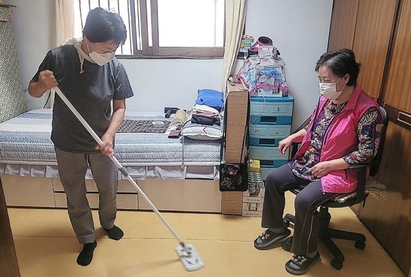 재가 의료급여 돌봄 서비스 제공 모습 / 사진 = 서울시