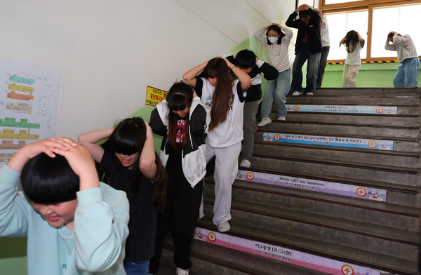 공습 대비,  22일 전국 민방위 훈련 실시... 전 국민 참여 독려  사진 = 연합뉴스 제공