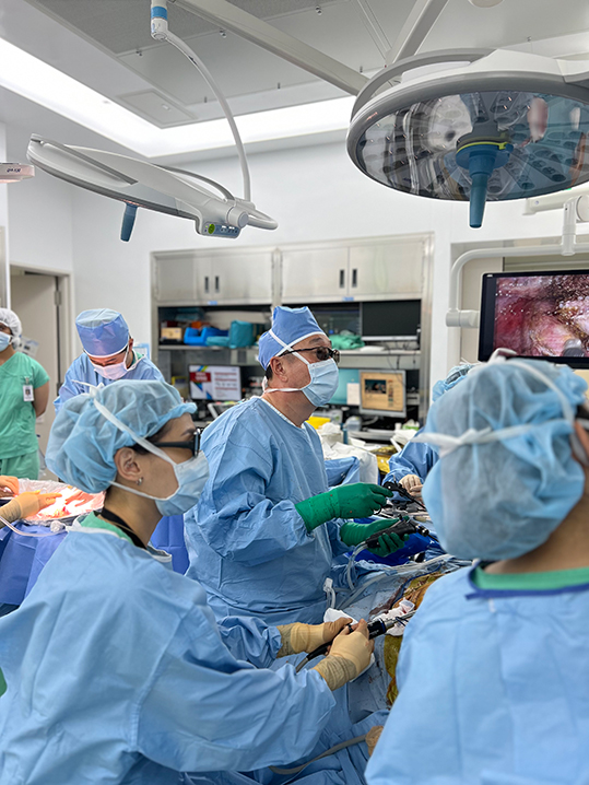 [서울대병원] 서경석 교수, 단일 수술자로서 순수 복강경 기증자 간 절제술 500례 돌파