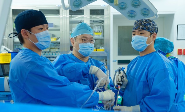 [이대서울병원] 김관창 교수팀, 폐암 단일공 수술 1,000례 돌파